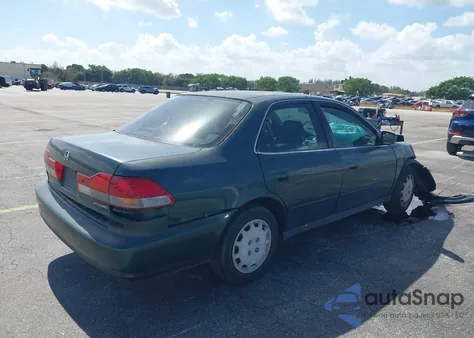 2002 Honda Accord 2.3 Lx из США, поврежденный, VIN 3HGCG56472G702283